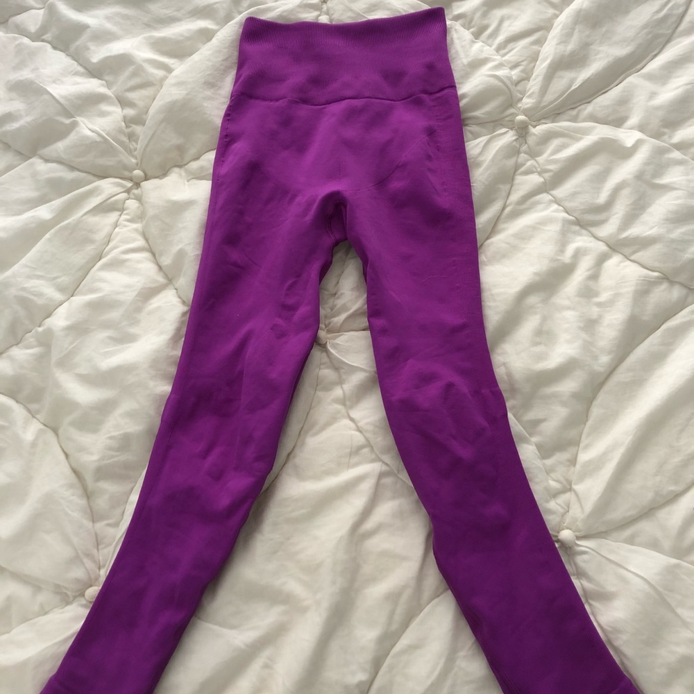 Lululemon size 2 purple cropped leggings